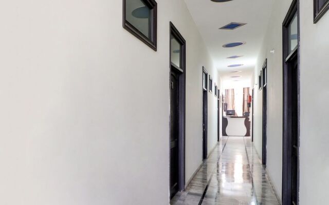 Oyo 45903 Royal Guest House