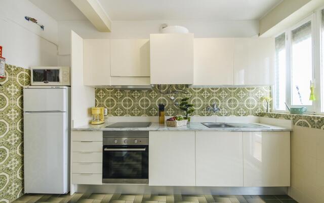 B10 - Top-Floor Bay View