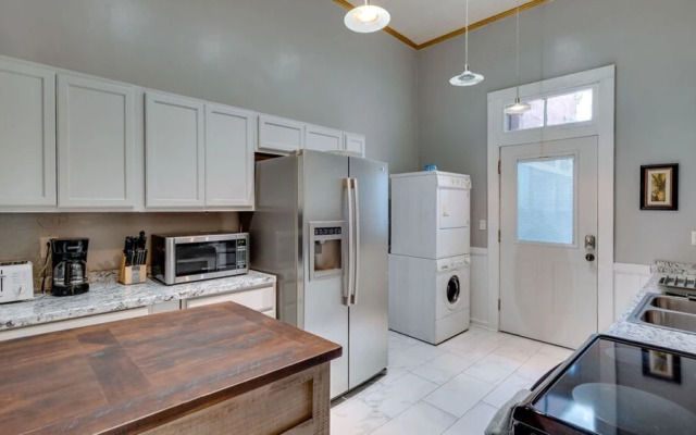 Elegant 2BR on Forsyth Park