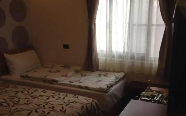 Lucky Hotel