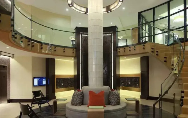 1919 Clarendon by Executive Apartments