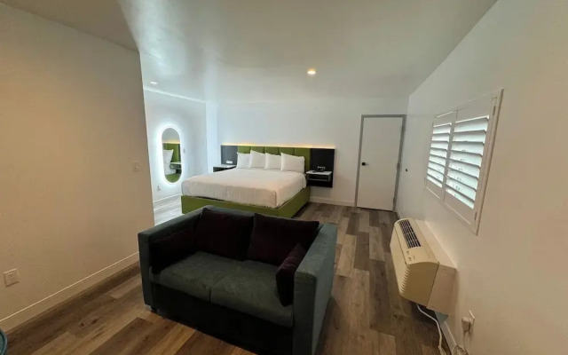 Hotel Rudra - Hollywood