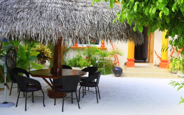 Ras Beach Inn