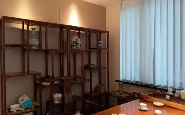 Lotus Pond Retreat Designer Hotel (People's Square Taoyangli)