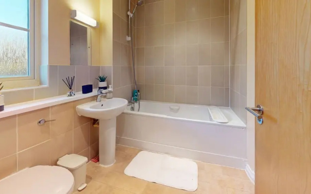 Impeccable 4-bed House in London