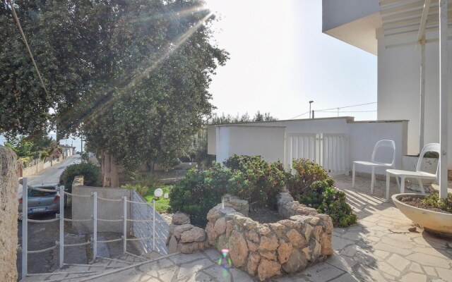 Amazing Home in Scoglitti With 4 Bedrooms and Wifi
