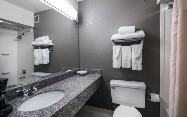 Rodeway Inn & Suites and Conference Center