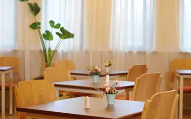Homeinn Hotel (Shanghai International Tourism and Resort Xiuyan Road Subway Station)
