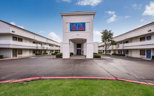 Motel 6 Dallas - Irving DFW Airport East