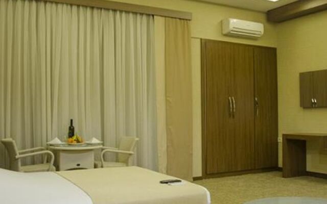 Tilmen Hotel