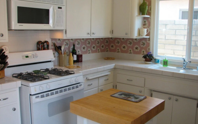 Belvue Lane 68129 by RedAwning