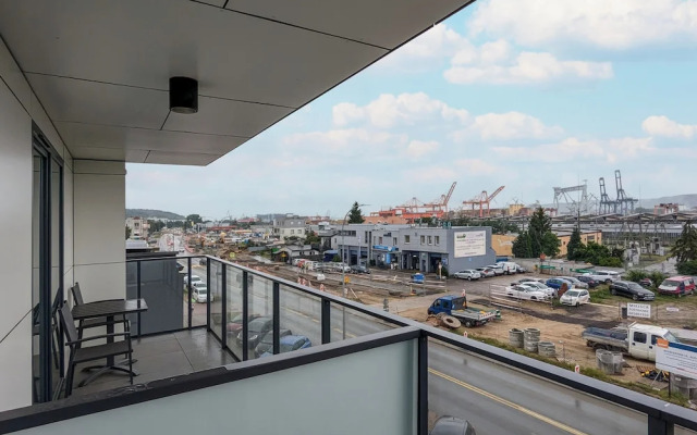 Apartport With Port View by Renters