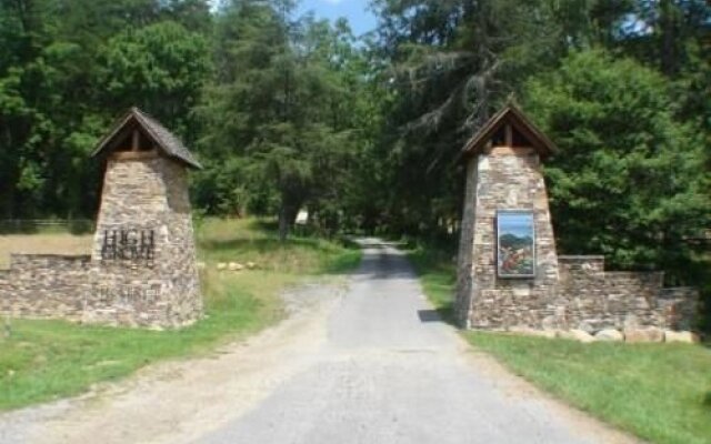 Tuckasiegee River Mountain Lodge
