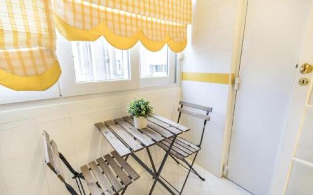 LovelyStay - Campo Pequeno Charming Apartment