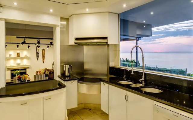 Spindrift in Camps Bay