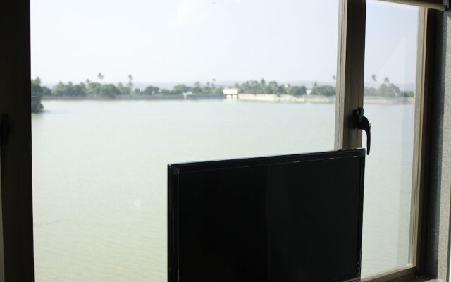 Hotel Shiv lake
