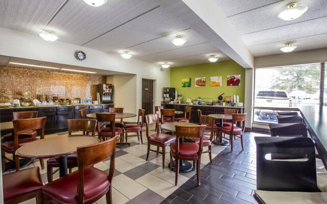 Quality Inn Airport - Southeast