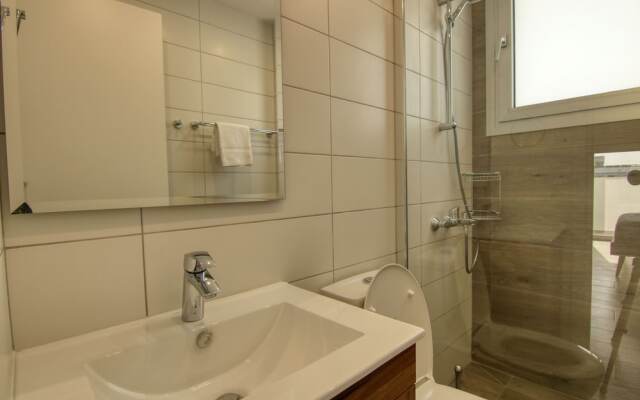 Phaedrus Living Coral Suites Bliss