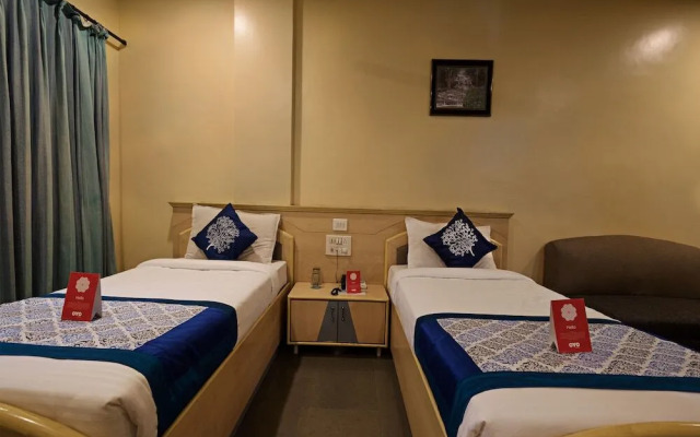 OYO 9739 Hotel Ratnalok