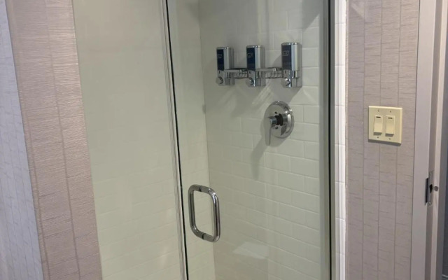 Four Points by Sheraton Charlotte - Lake Norman