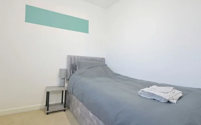 Manchester 3-beds, Sleeps 6 With On-site Parking