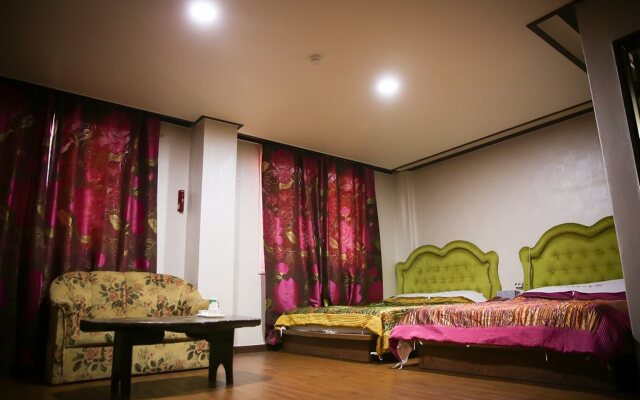 Milgam Central Hotel