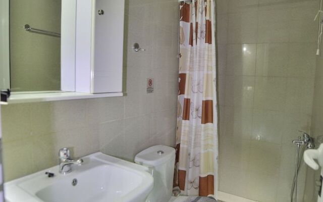 Reina Apartments