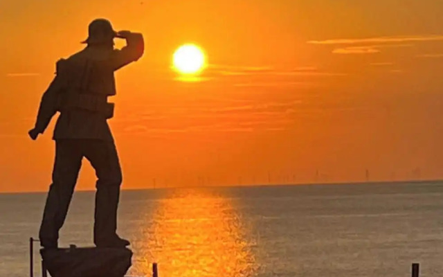 Beach, Dreamland, Restaurants Nearby- Sunny Garden