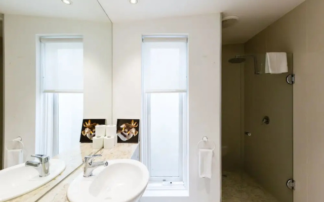 ALEXANDER, 2BDR South Melbourne House