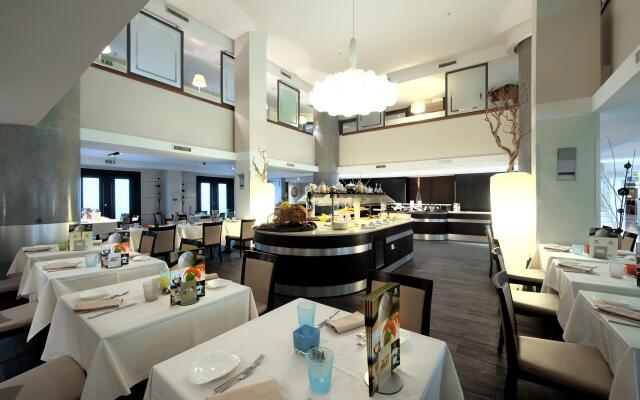 Holiday Inn Naples by IHG