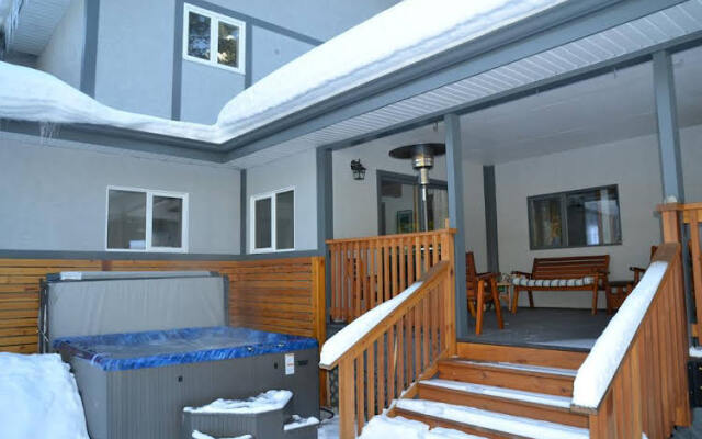 The Pines Bed & Breakfast, B&B