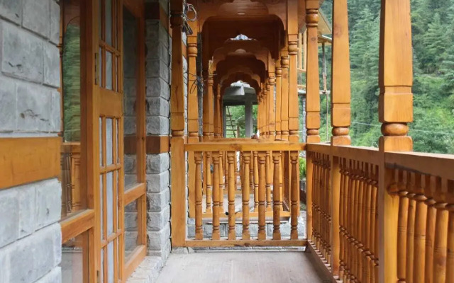 8fold by Larisa, Jibhi