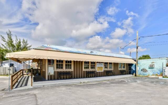 Coral Garden by Avantstay Great Location w/ Balcony & Shared Pool