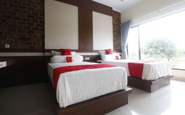 RedDoorz Plus near Kualanamu Airport