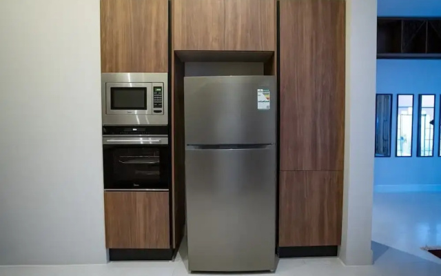 Three Bedroom Trendy Apartment in Qurtoba