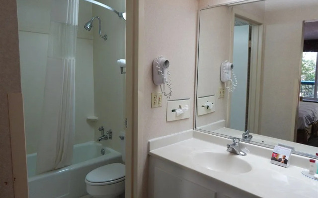 Ramada By Wyndham & Suites Warner Robins