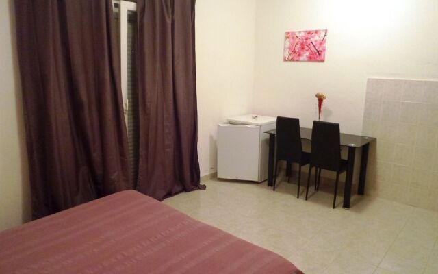 Apartments and Rooms Denis