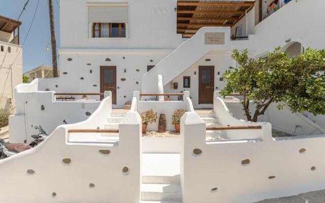 White Luxurious Apartment IΙI