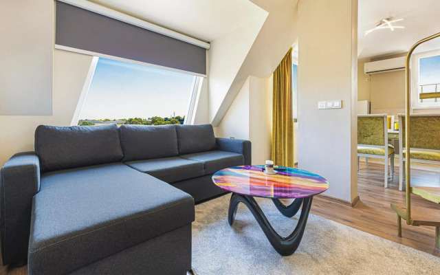 Fancy 1BD penthouse with terrace near the centre