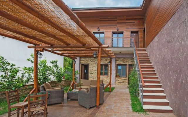 Polys Guest House