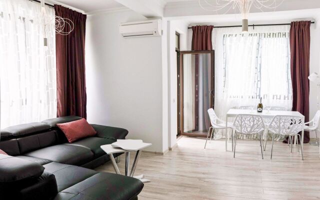 Deluxe Nicolle Solid Residence Mamaia