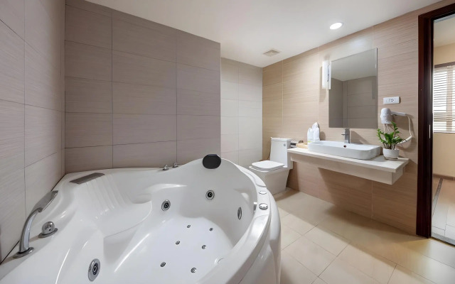 Skylark Hotel