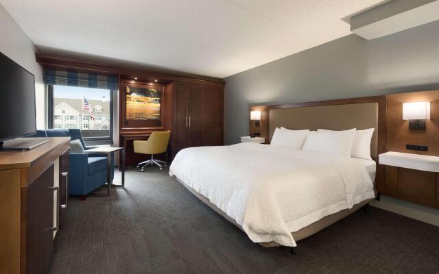 Hampton Inn Appleton-Fox River Mall Area