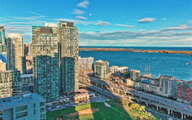 Downtown Toronto Luxury Suites