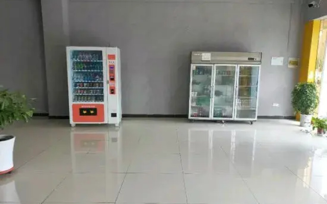 Hexian Yunshan Business Hotel