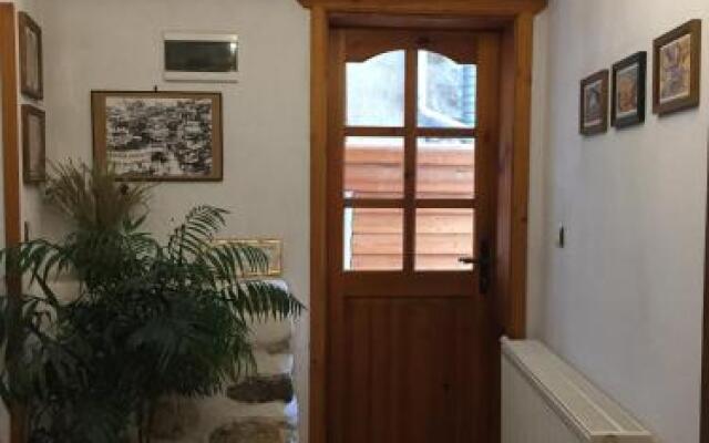 Toni's Guest House