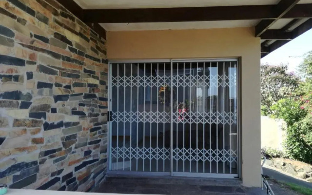 The Crescent Guesthouse on Waterfall