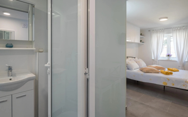 Split Center Suites