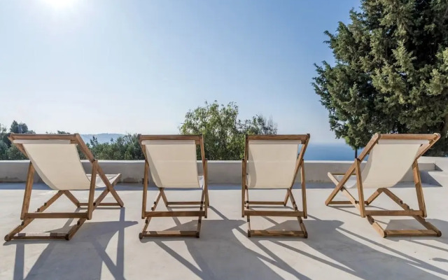 Traditional Villa With Swimming Pool