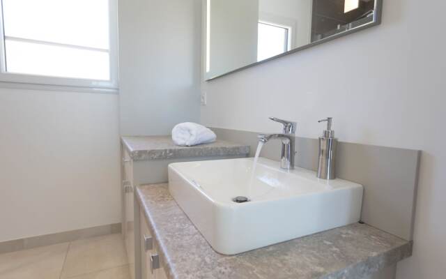 Luxurious Villa Near River in Cesseras